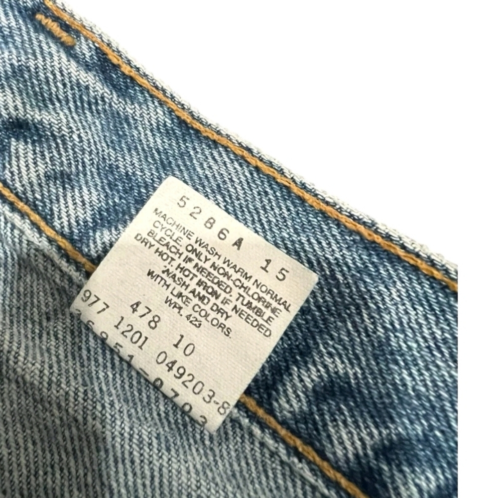 Vintage Y2K 2001 mom Levis Junior Relaxed Fit Blue Denim Shorts Size 14 Made - Picture 10 of 13